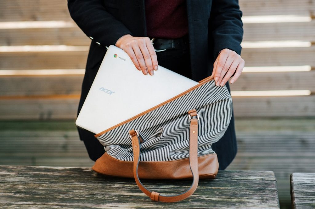 Photo feminine laptop bag