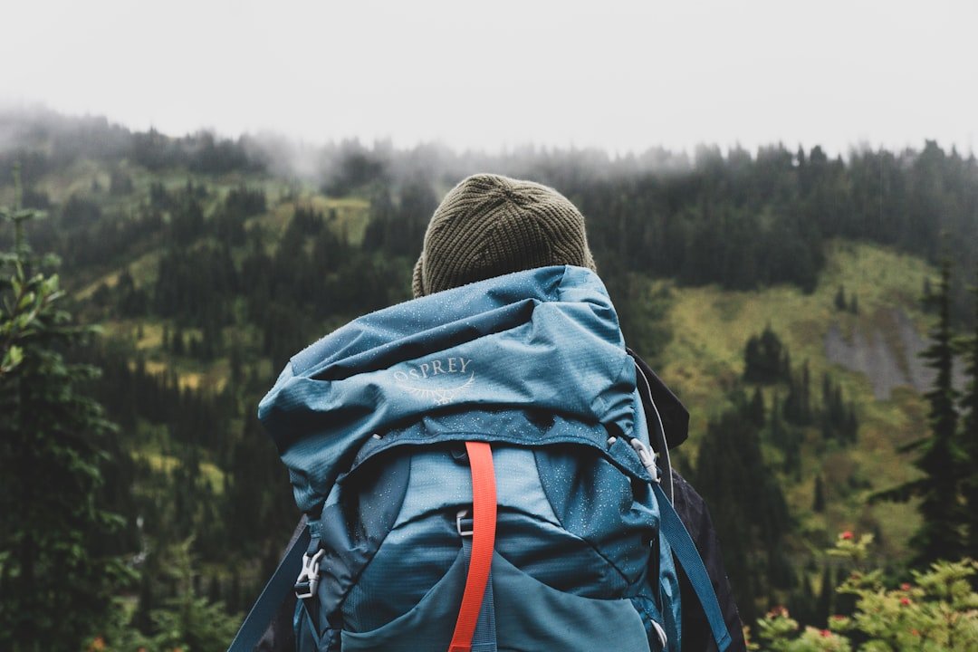 Photo Heavy backpack posture