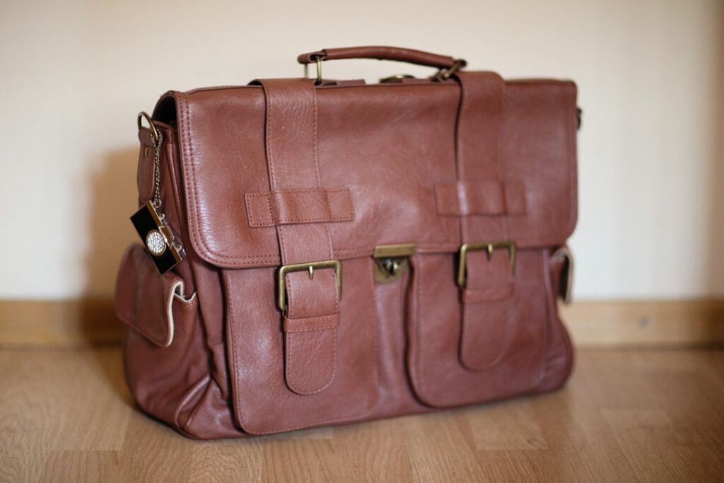 Photo Cleaning leather bag